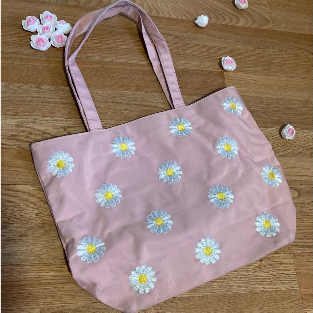Daisy Embroidered Tote🌼💕